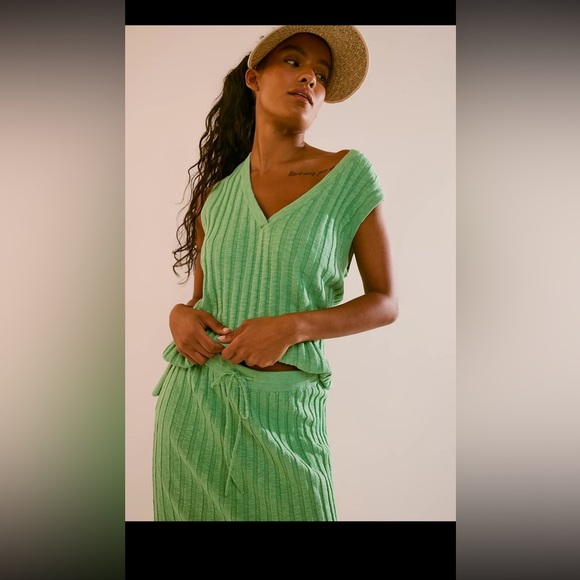 Green Sleeveless Ribbed Set - Picture 2 of 7